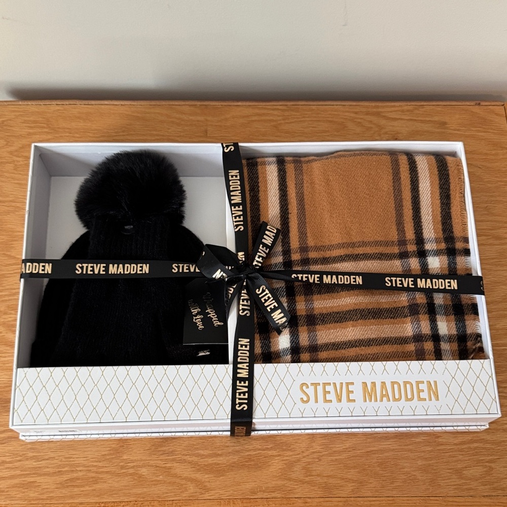 Steve Madden Black and Tan 3-Piece Winter Set (Hat, Gloves, and Scarf)